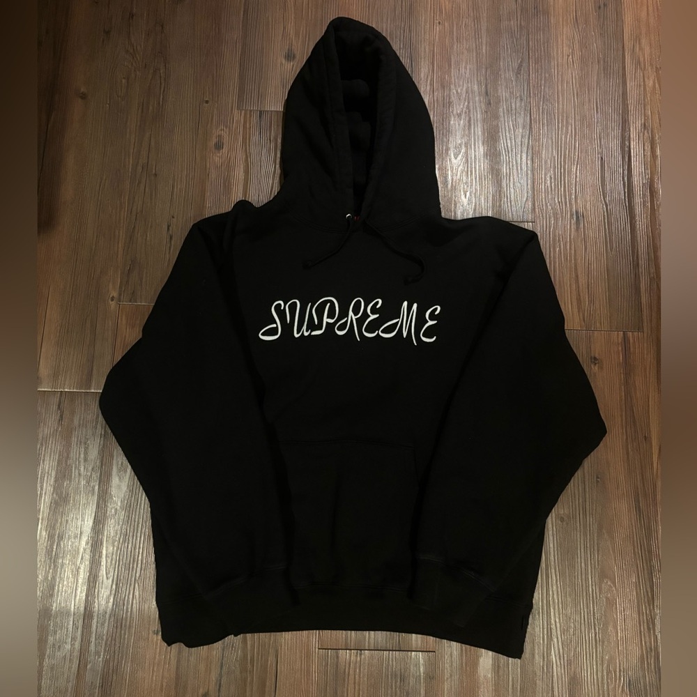 SUPREME black hoodie